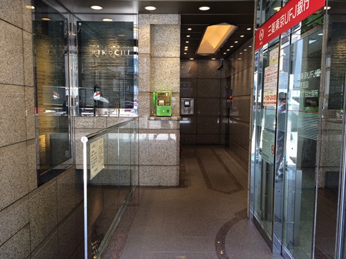5.地下に美容院、1階に三菱東京UFJ銀行があり、6階にアドバンスデザインがございます。