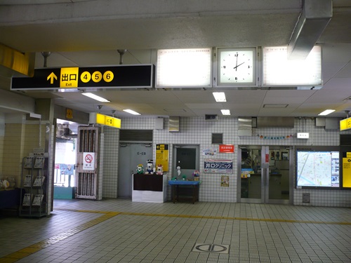 1.東三国駅の改札を出て、4番出口に向います。